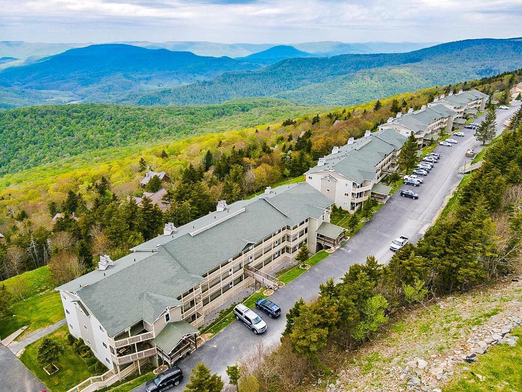 Remodeled Summit Condo At Snowshoe - Modern & Cozy Zewnętrze zdjęcie