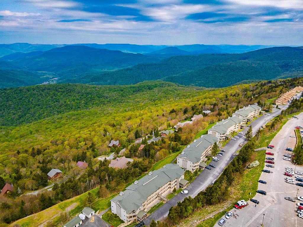 Remodeled Summit Condo At Snowshoe - Modern & Cozy Zewnętrze zdjęcie
